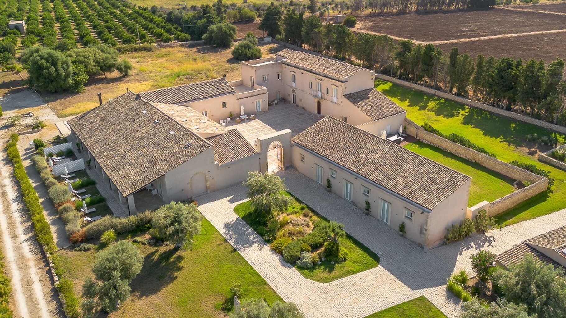 Ballium Luxury Relais, Historic Wedding Venue in Sicily, Val di Noto &mdash; La Lista