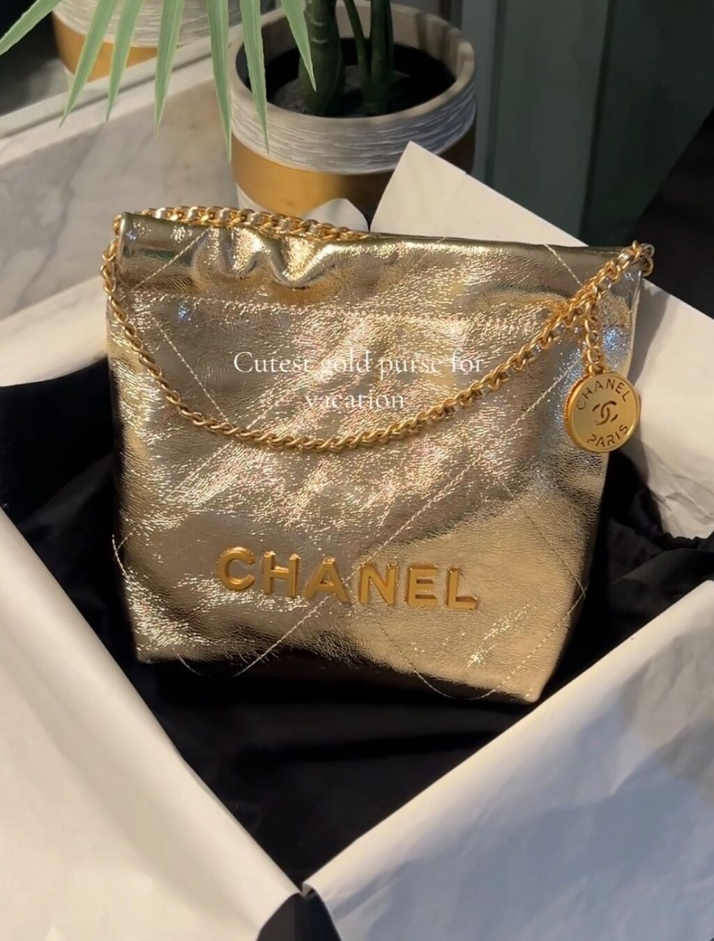 Chanel mini gold bag : create an account and use my discount ; Lux