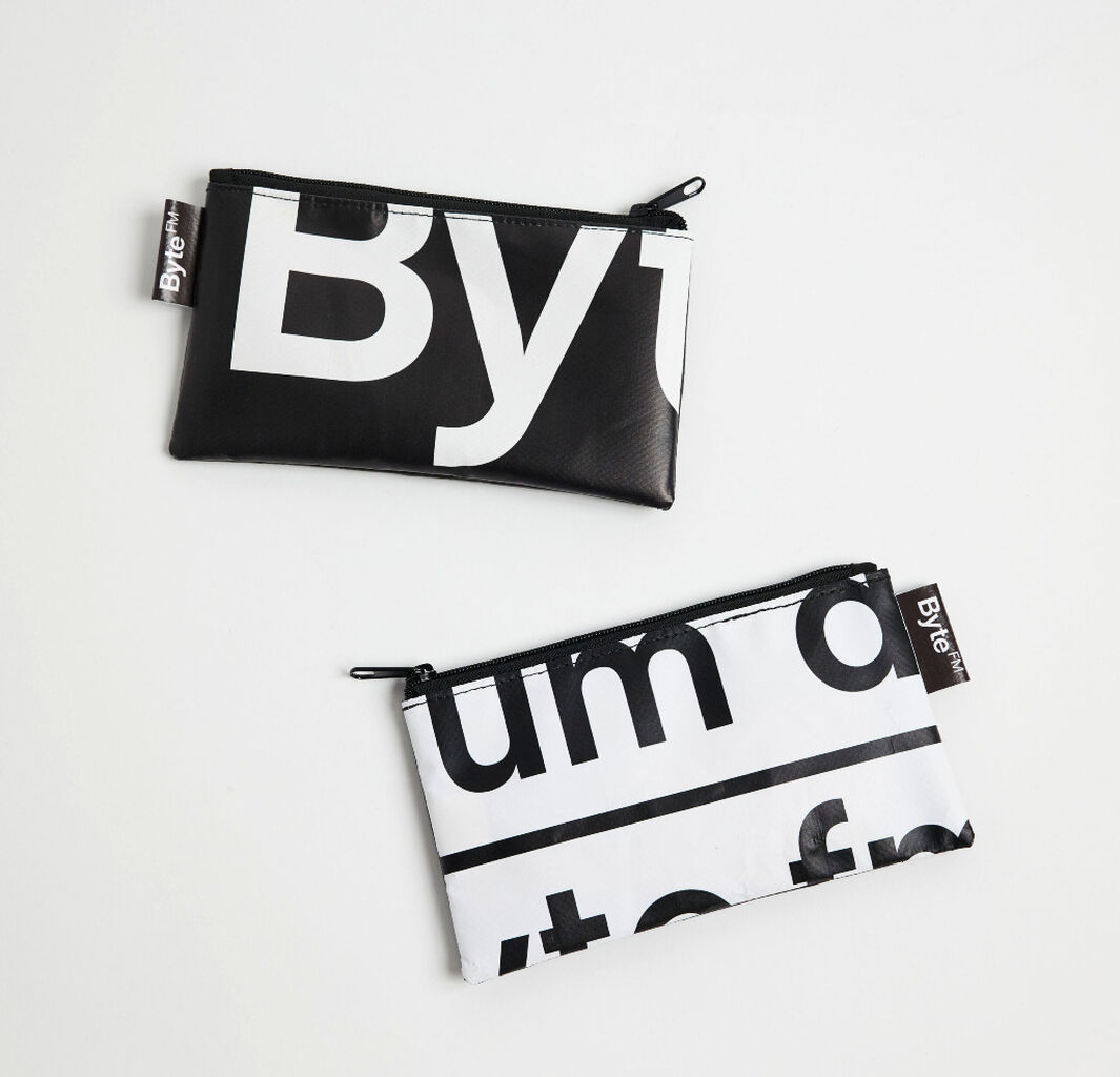 ByteFM Onlineshop: Upcycling-M&auml;pttchen, Sticker, Pullover etc.