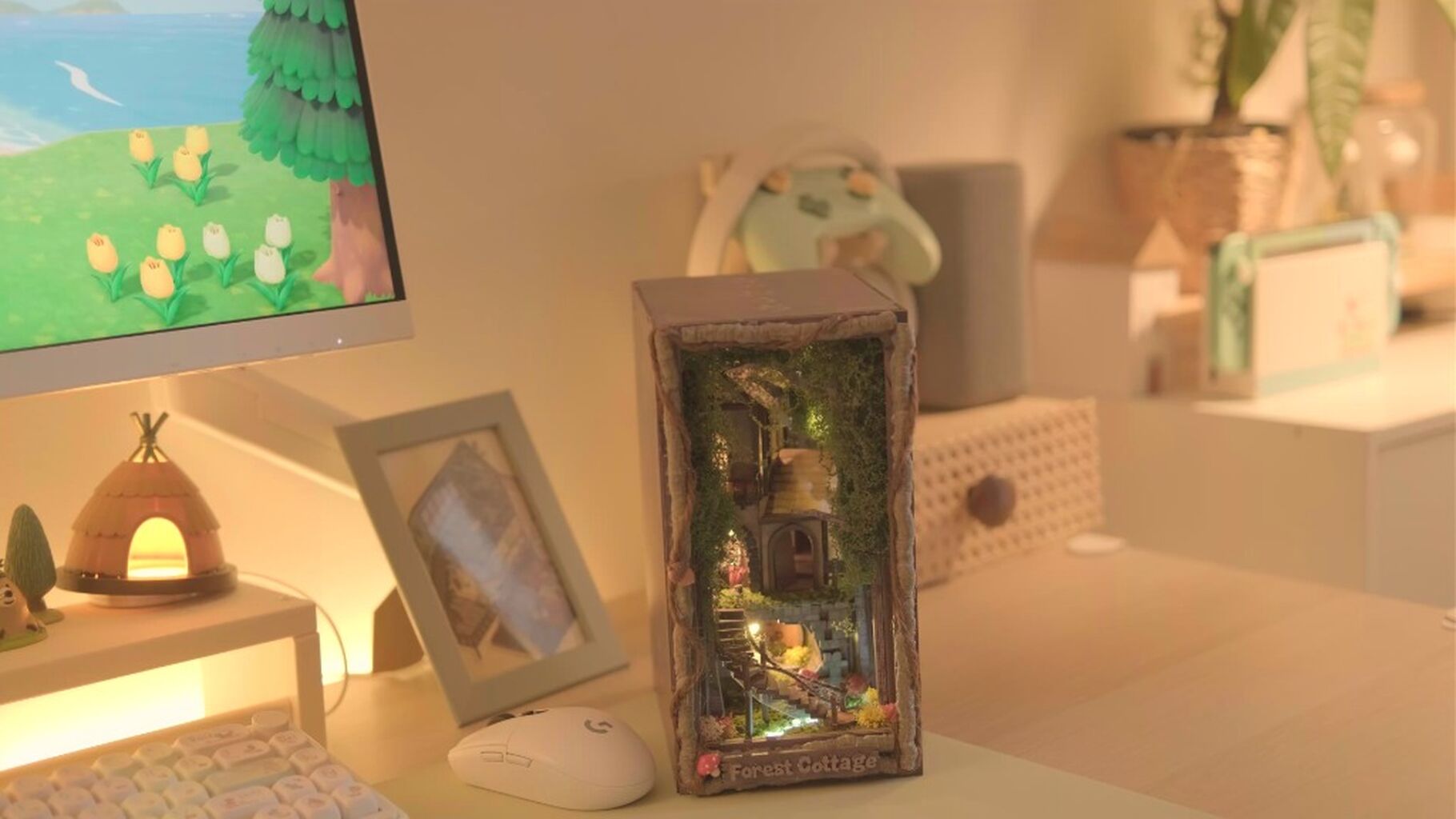 Forest Cottage Book Nook-RQ98TLR7LF