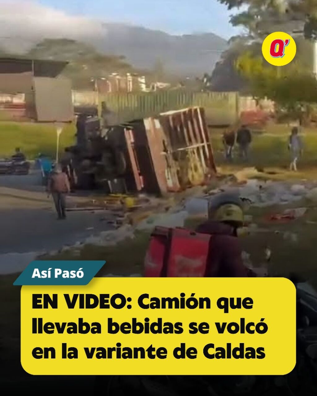 EN VIDEO: Cami&oacute;n que llevaba bebidas se volc&oacute; en la variante de Caldas