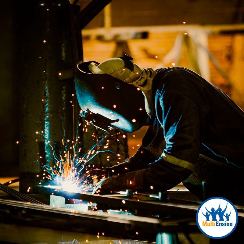 T&eacute;cnico em Metalurgia