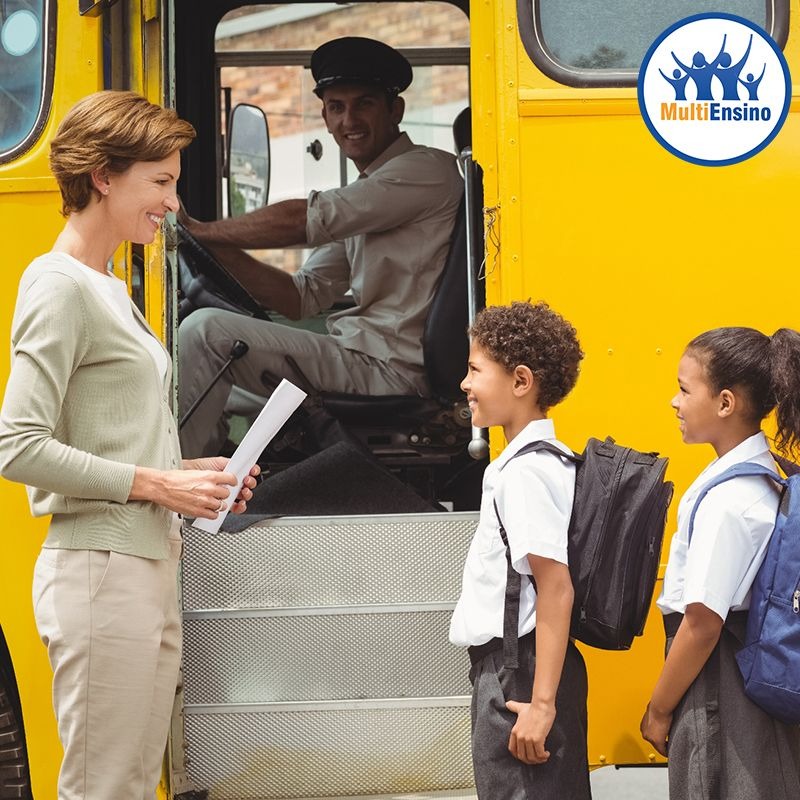 Monitor no Transporte de Escolares