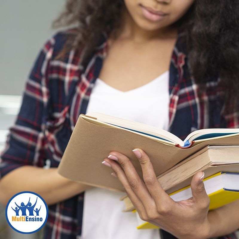 Especializa&ccedil;&atilde;o em Ensino da Literatura e Produ&ccedil;&atilde;o de Textos em L&iacute;ngua Portuguesa