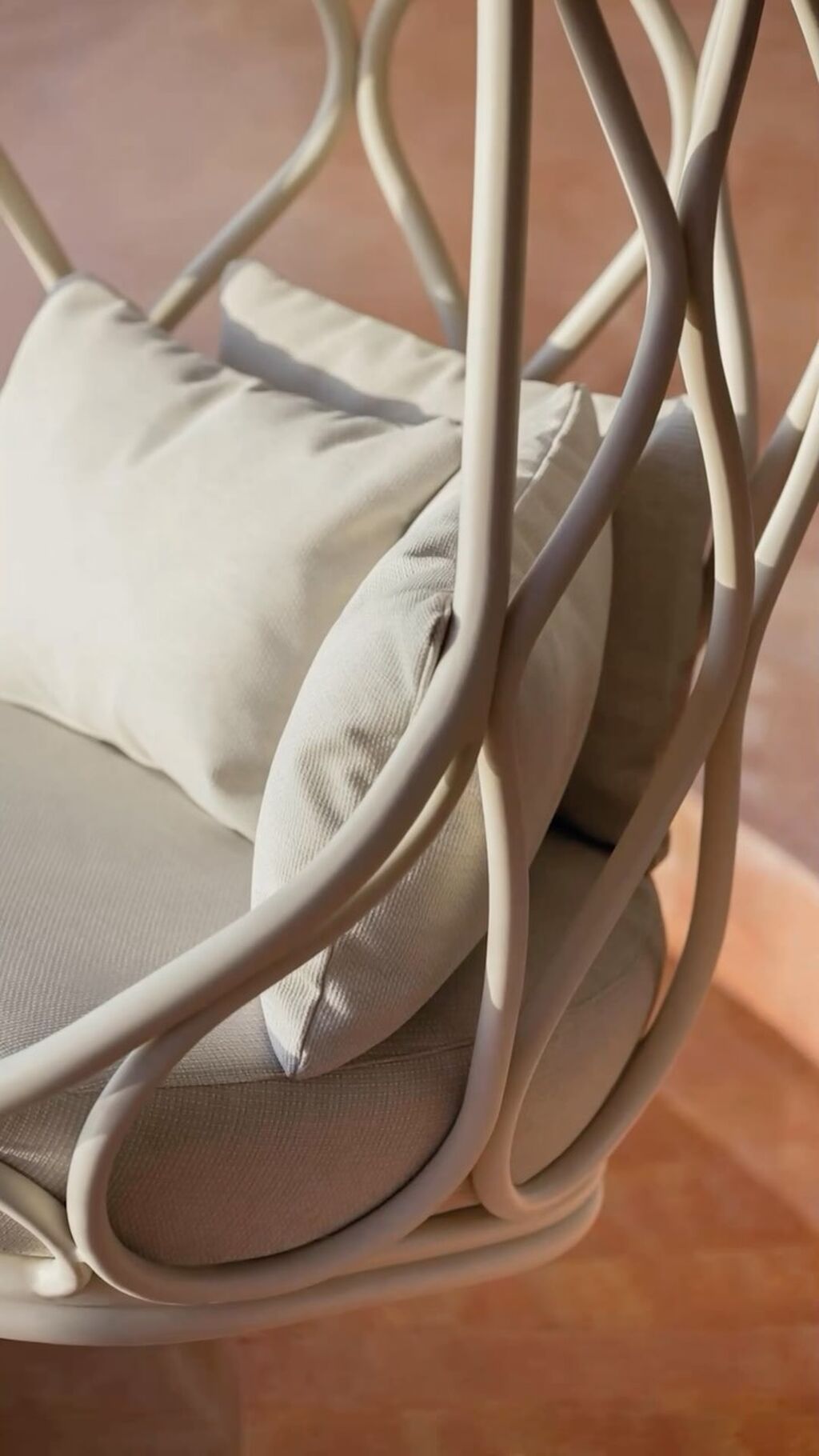 Nautica stands out for its freedom of movement and the precision of its aluminium structure.