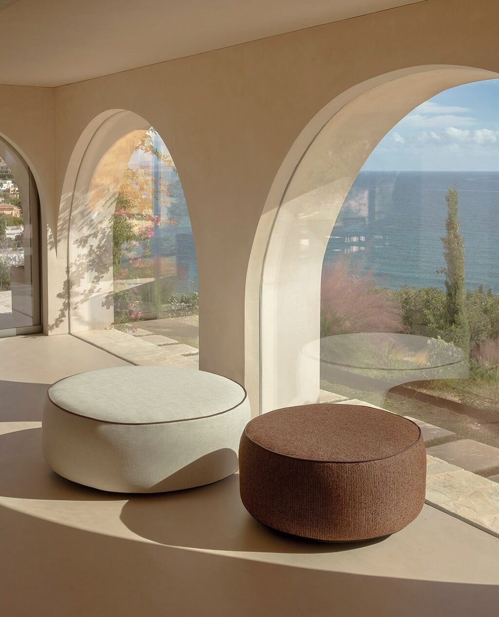 Plump ottoman is made of high-resistance aluminium tube and upholstered with foam of different densities completely suitable for outdoor use ☀️ 