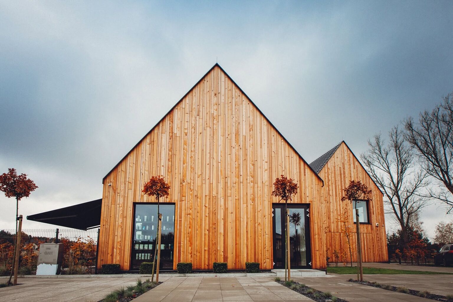 Yakisugi and ThermoWood: Two Natural Timber Treatments Redefining Contemporary Exterior Design