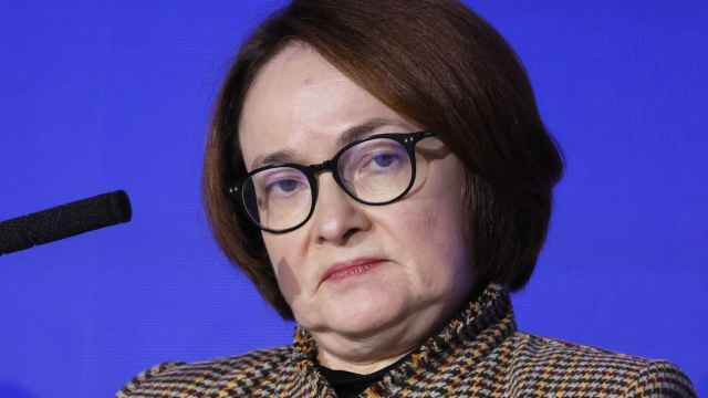 Российский ЦБстал крупнейшим продавцом золота вмире чтобы наполнить военный бюджет Путина