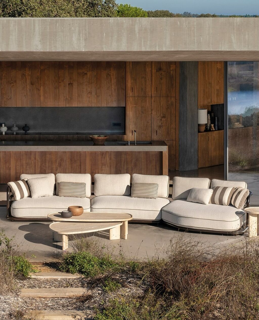 Meridies: between the warmth of rattan and the precision of FSC&reg;️-certified sapele wood