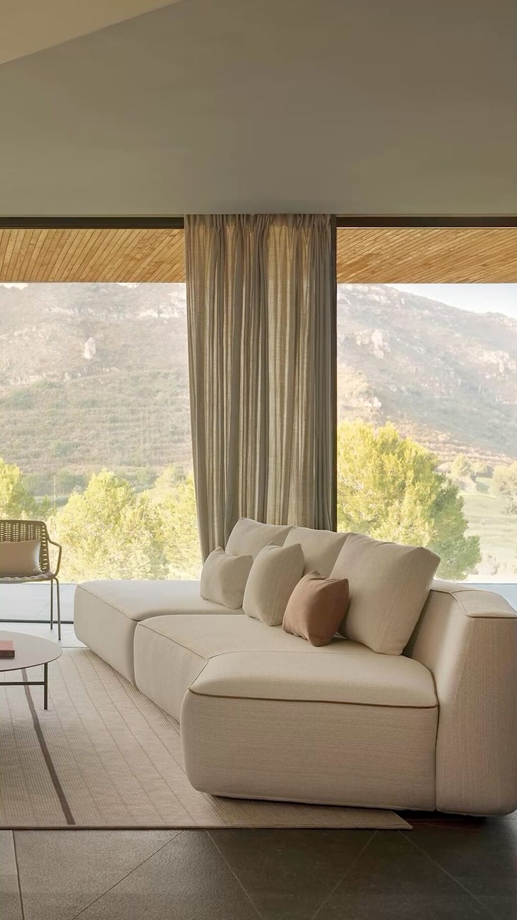 The 22.5&ordm; Plump module adds a new level of flexibility, allowing two modules to connect at a 45&ordm; angle and create more fluid, dynamic compositions for the outdoors