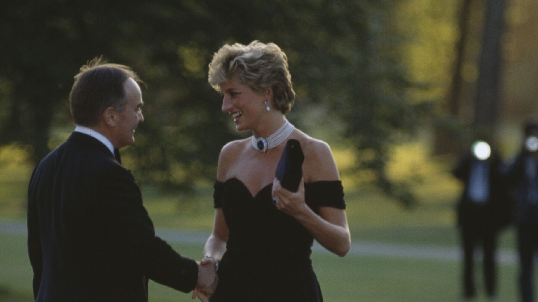 El &ldquo;vestido de la venganza&rdquo; de Lady Di vuelve a subasta: la historia detr&aacute;s de su look m&aacute;s ic&oacute;nico