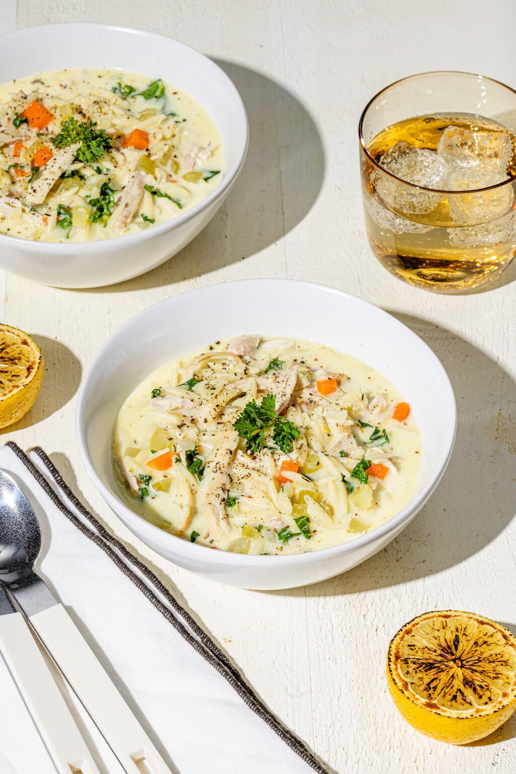 Recette de soupe-repas au poulet et &agrave; l&rsquo;orzo cr&eacute;meuse facile