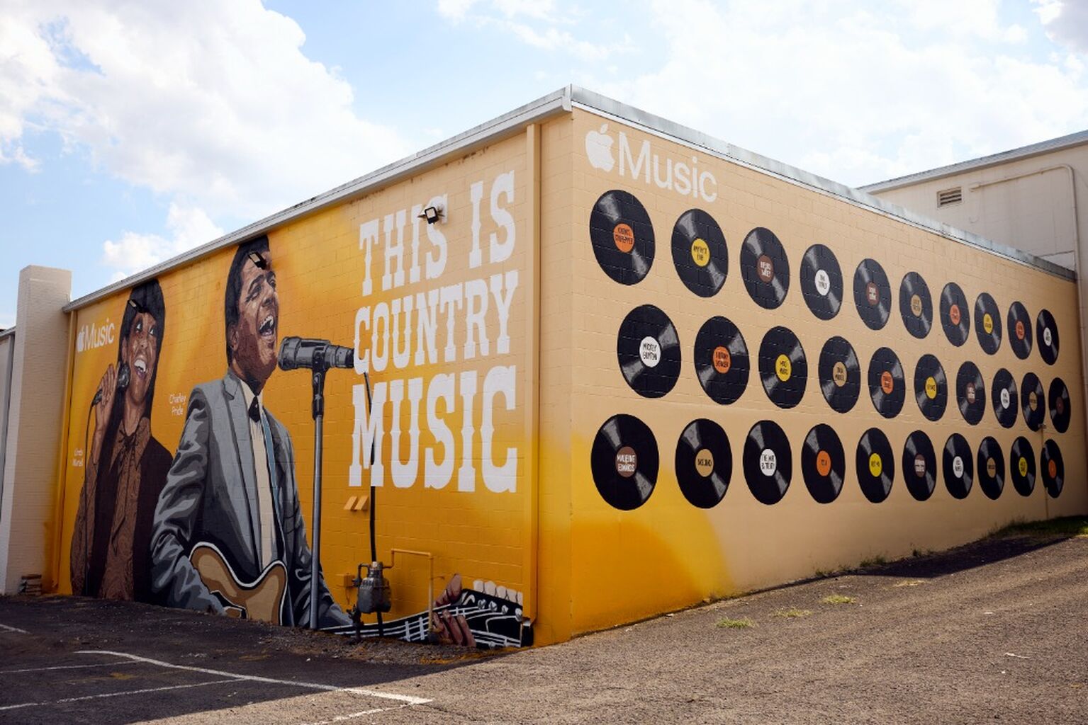Apple Music & United Record Pressing Unveil &lsquo;This Is Country Music&rsquo; Mural In Nashville
