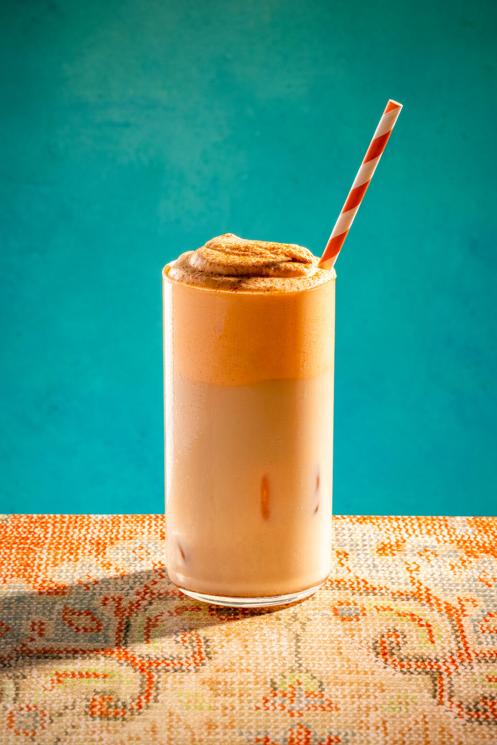 Cha&iuml; latt&eacute; glac&eacute; avec mousse &agrave; la citrouille (Starbucks)