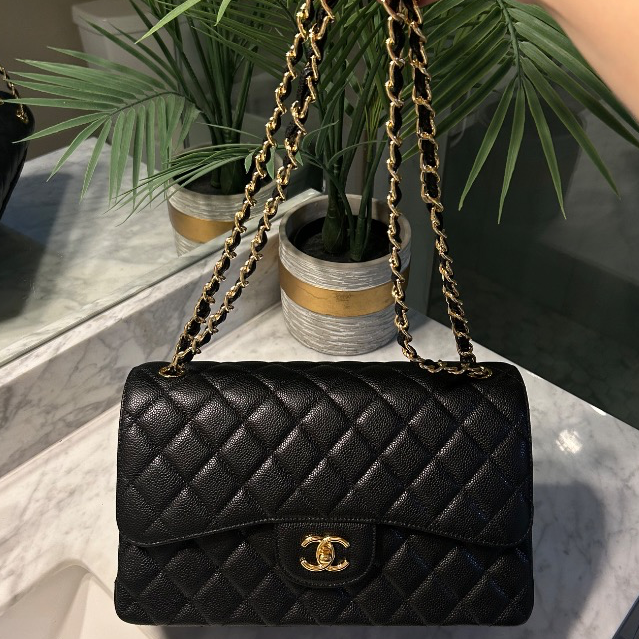 Chanel caviar leather jumbo classic flap 