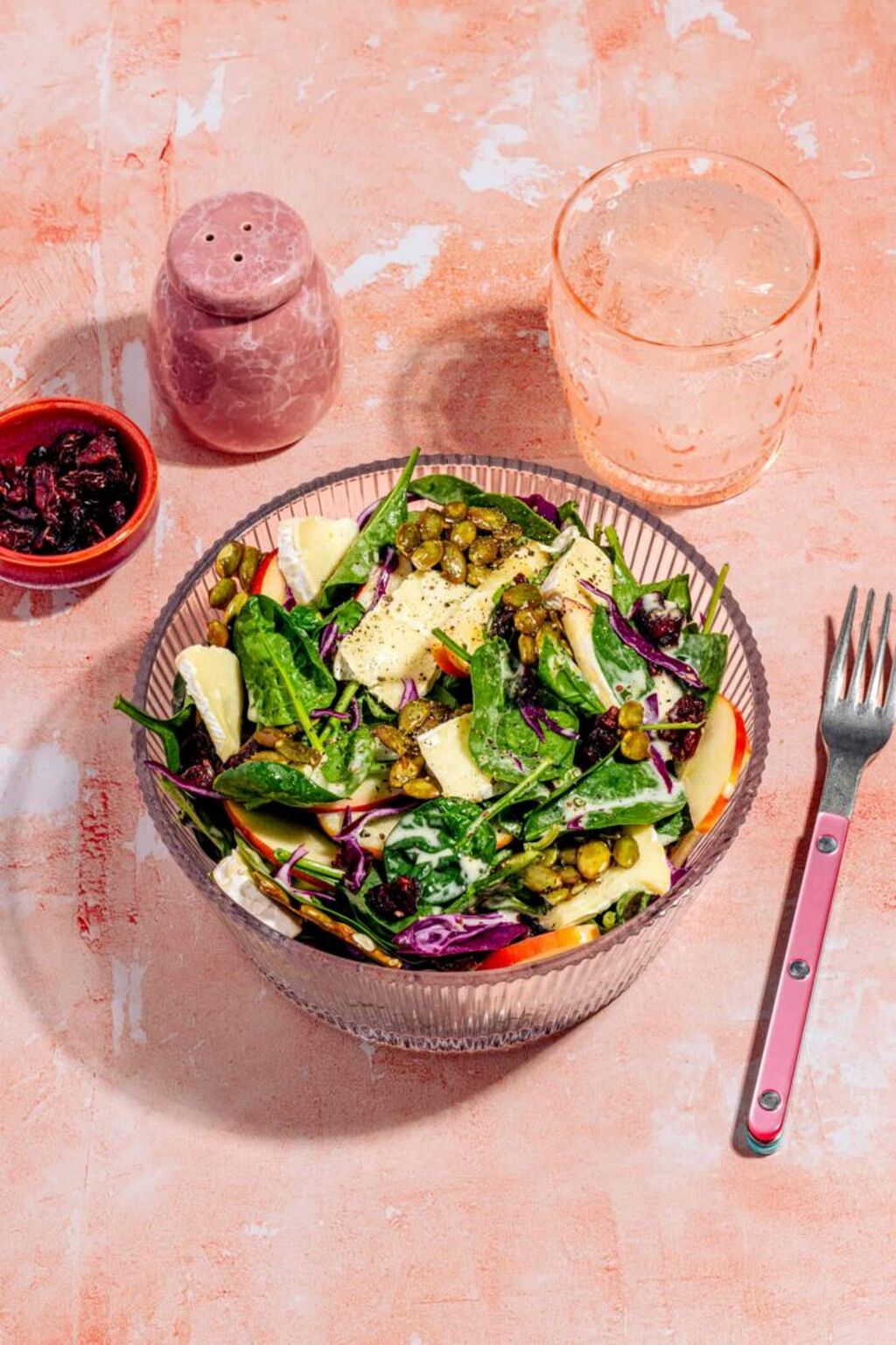 Salade d'&eacute;pinards aux pommes avec brie | Bon pour toi