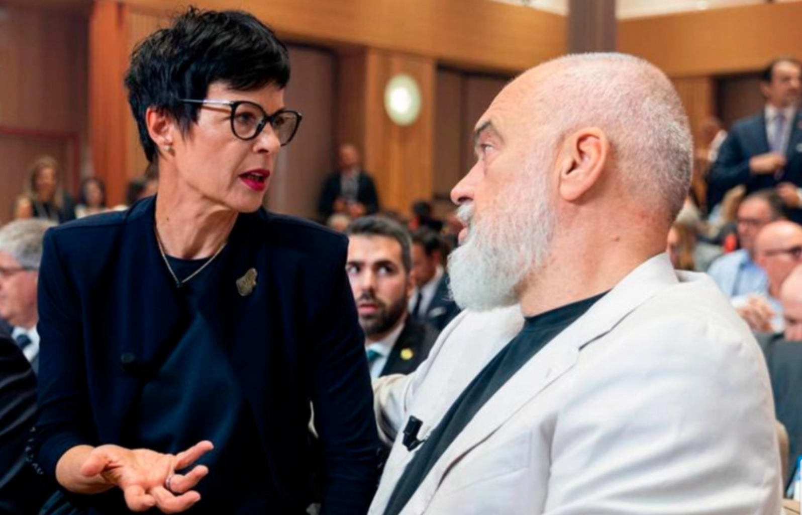 BE forcon kushtet p&euml;r an&euml;tar&euml;t e rinj, &ccedil;far&euml; po paralajm&euml;rohet p&euml;r Shqip&euml;rin&euml;?