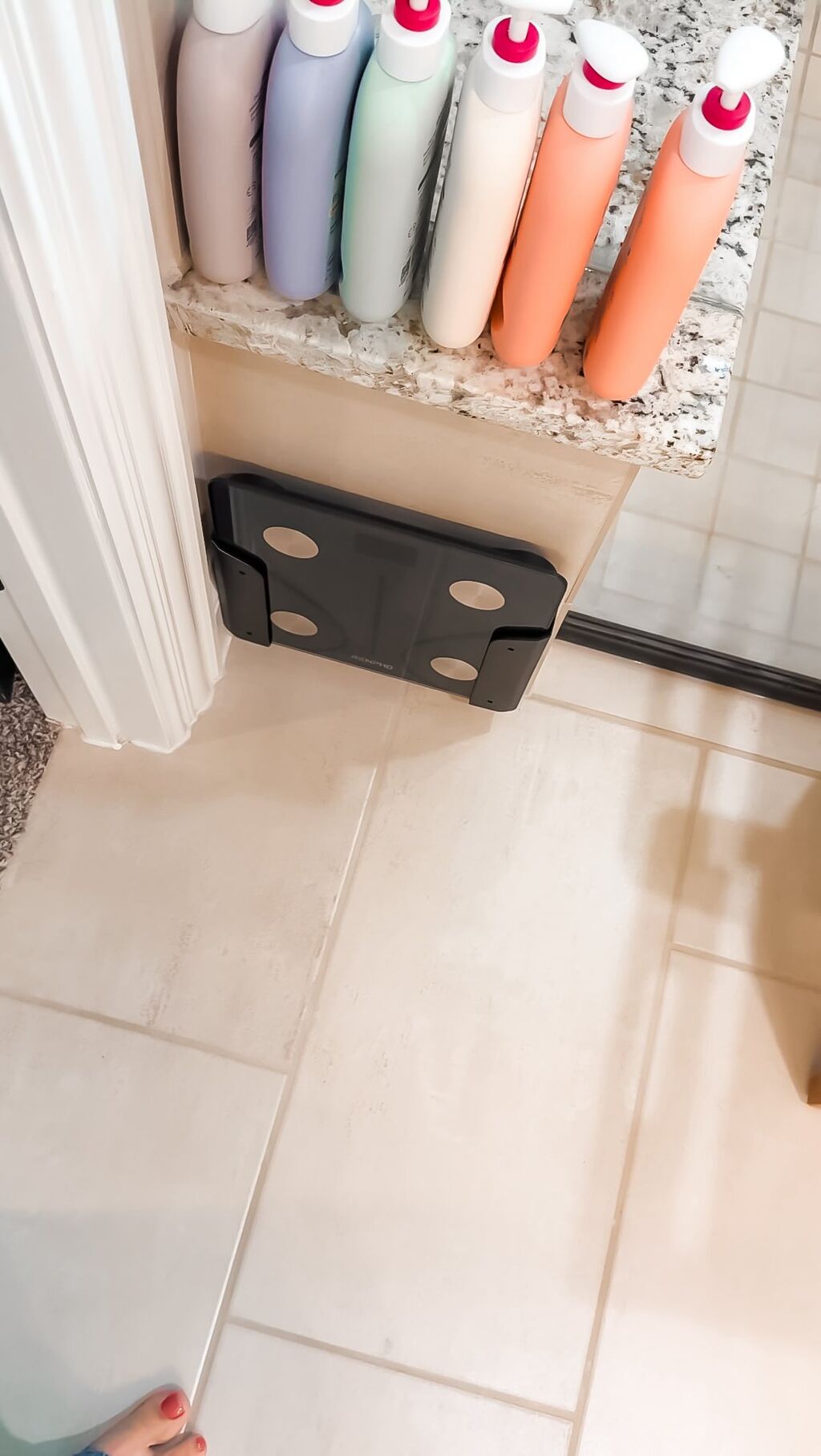 DECLUTTER SCALE HOLDER