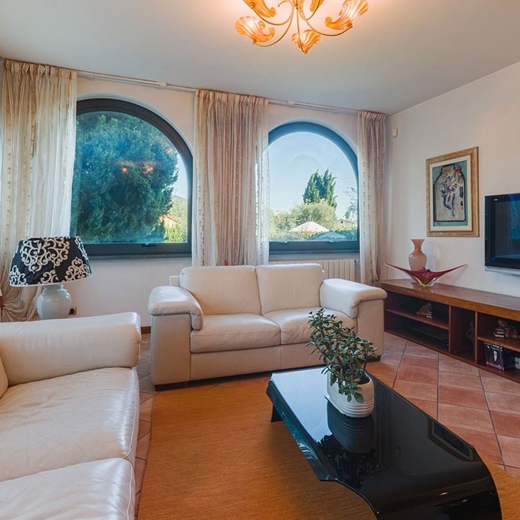 Villa in vendita in Via Romana Est