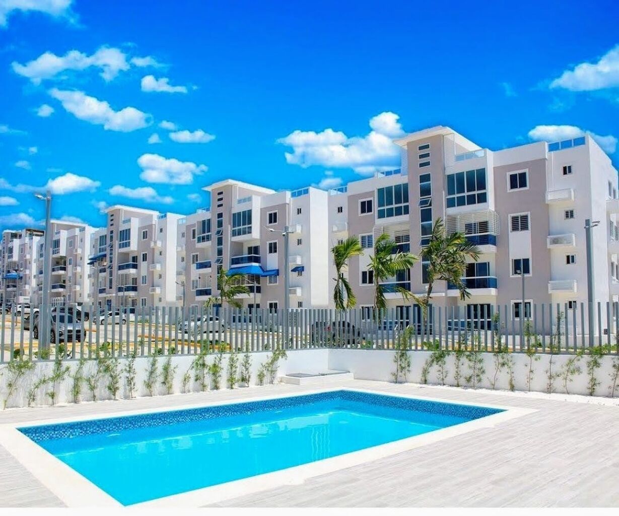 Con piscina, en residencial tranquilo y seguro!!