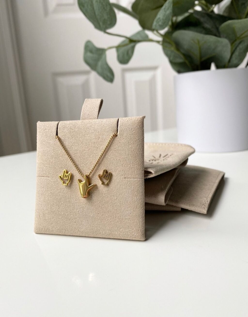 Solid 🤟🏻 Necklace & Earrings Combo