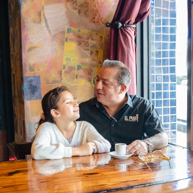 Calle Ocho: El Pub Restaurant