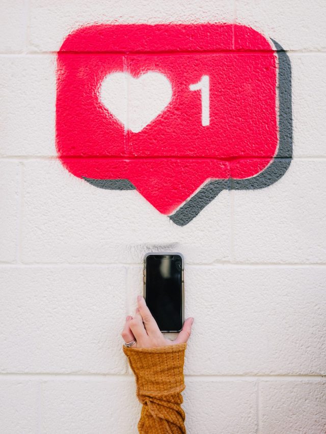 Cinco perfis de conte&uacute;do para mulheres 50+ no instagram | 5 Sentidos
