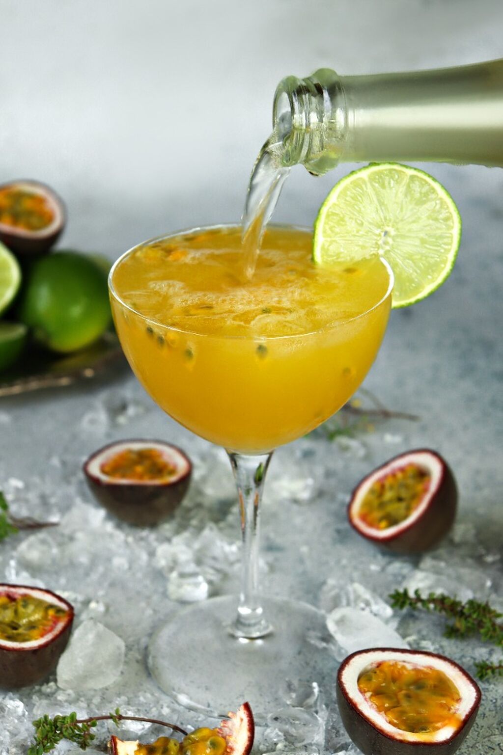 Mousserande passionsfruktsdrink