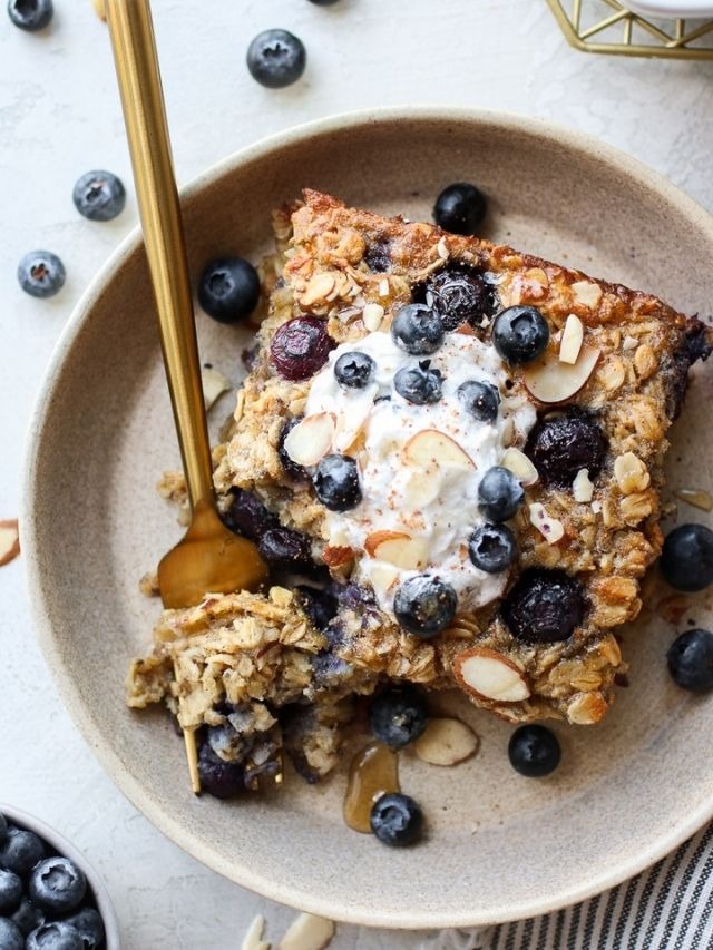 Blueberry Baked Oatmeal (tasty video)