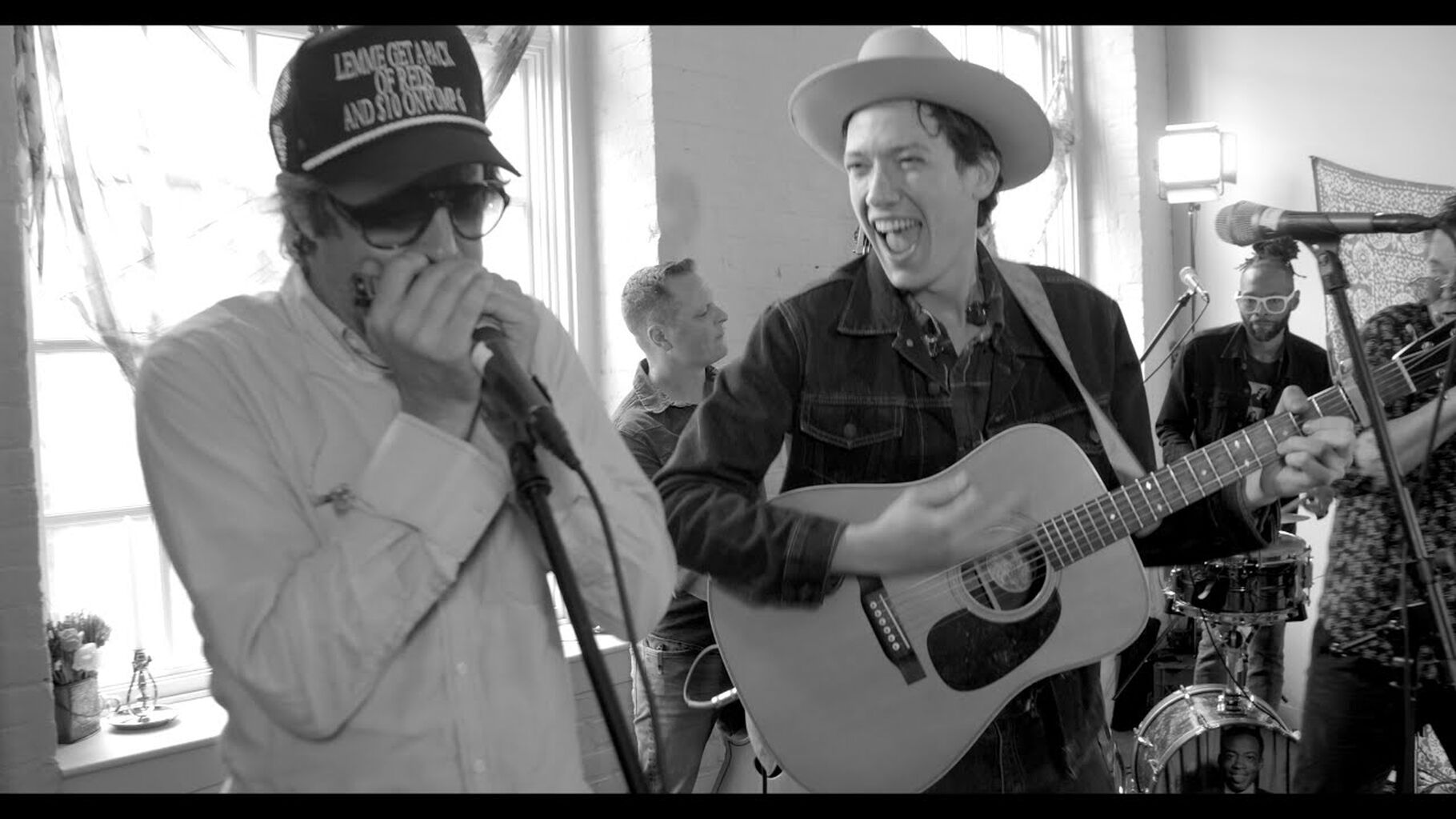 Old Crow Medicine Show covers "White Lightning"