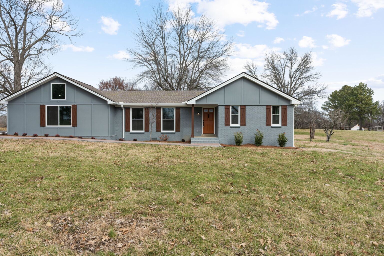 1596 Long Hollow Pike, Gallatin, TN 37066