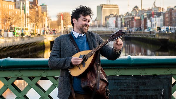 Take a stroll with Dublin's ballad singing tour guide