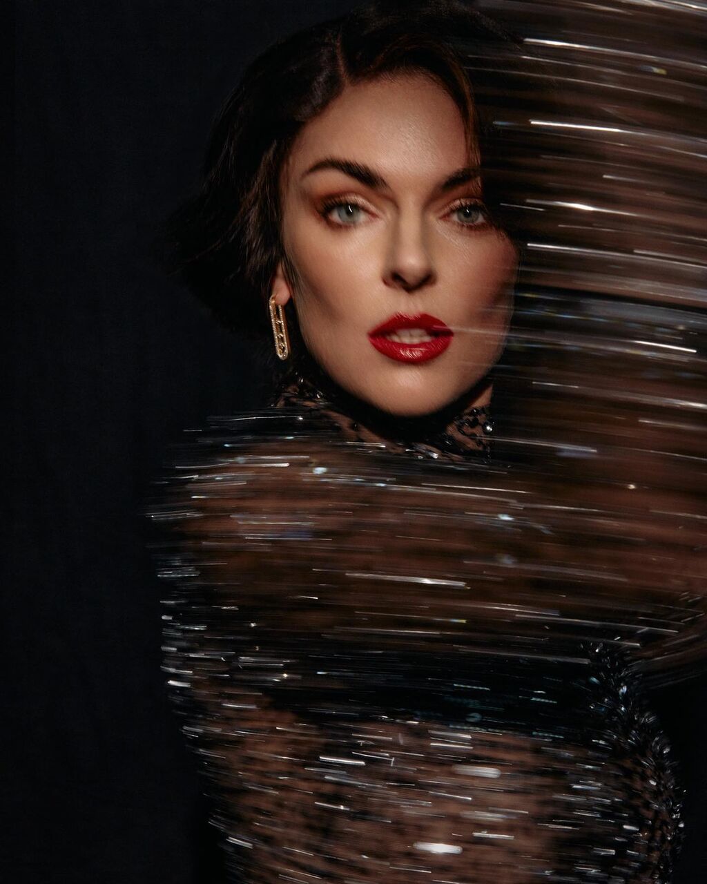 ACTRESS SERINDA SWAN SHOWS US JUST HOW NEW OLD HOLLYWOOD FASHION CAN BE