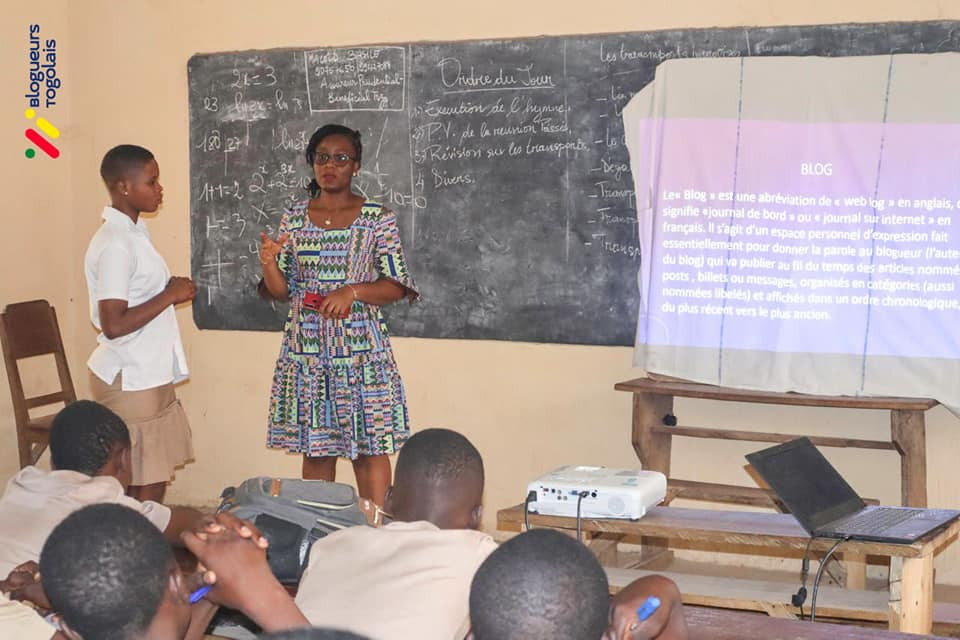 Initiation au blogging de l'Association des blogueurs togolais au Lyc&eacute;e Av&eacute;dji