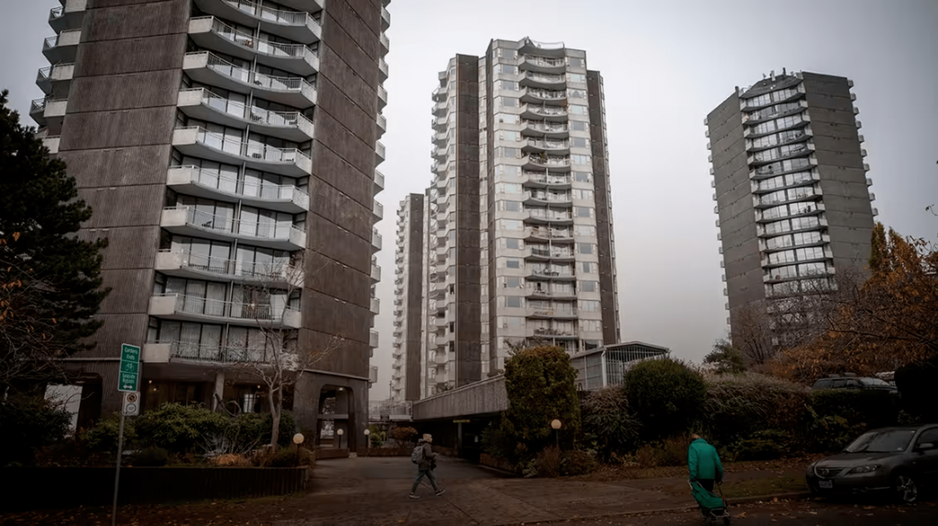 Soaring rents in Toronto, Vancouver force residents on modest incomes into 'deplorable' conditions