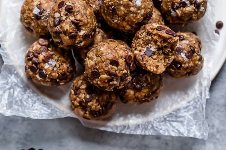 Peanut Butter Oatmeal Balls with Chocolate Chips