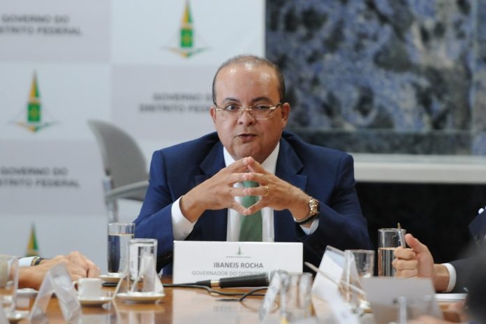 Retorno de Ibaneis ao governo do DF &eacute; parte do pacto para a impunidade aos golpistas
