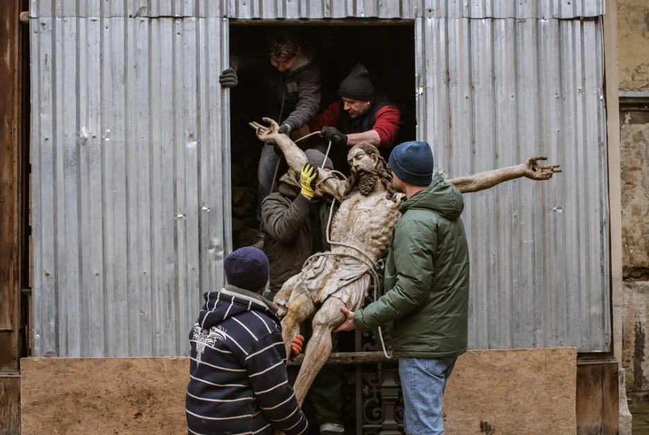 XVII Christ statue removed from the Armenian Cathedral in Lviv for safekeeping, Ukraine published in NYT.