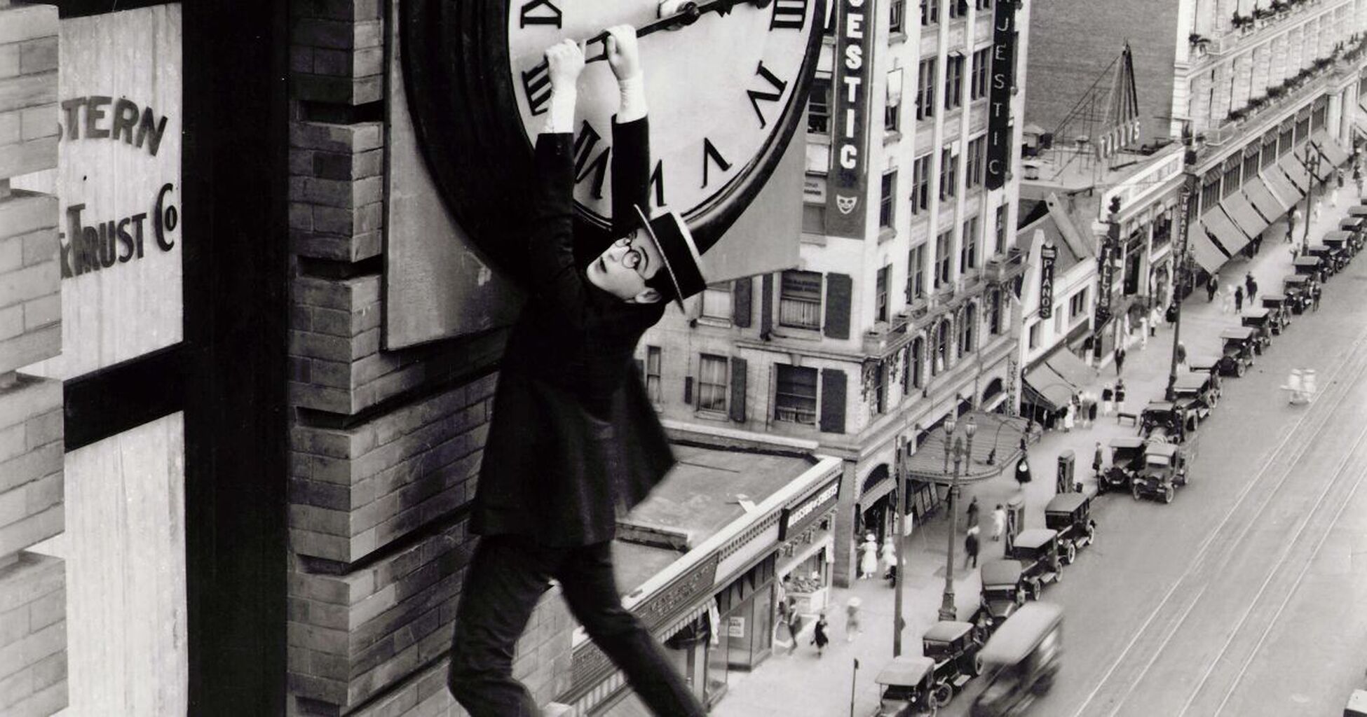 Harold Lloyd's silent-film classic 'Safety Last!' celebrates 100 years