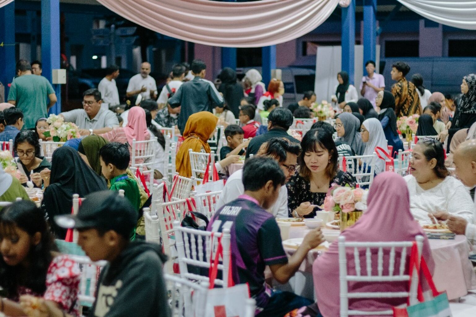 📖 Sharing the joy of Buka Puasa with the community in Pasir Ris