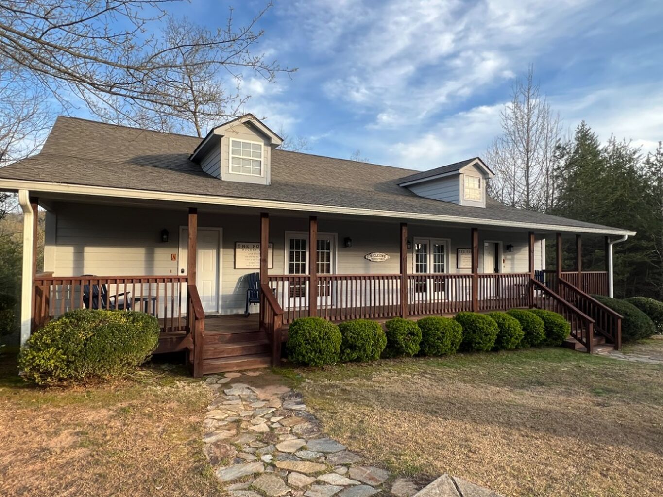 Airbnb Porch(A)