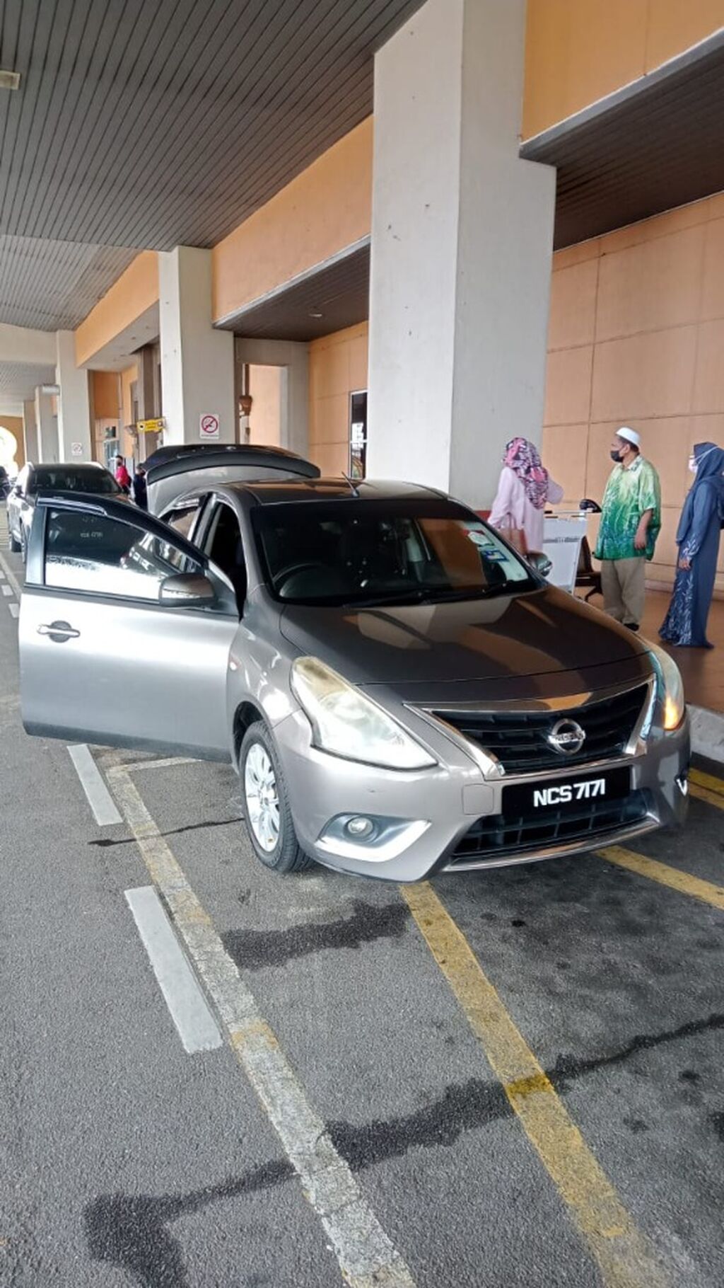 Nissan almera auto 