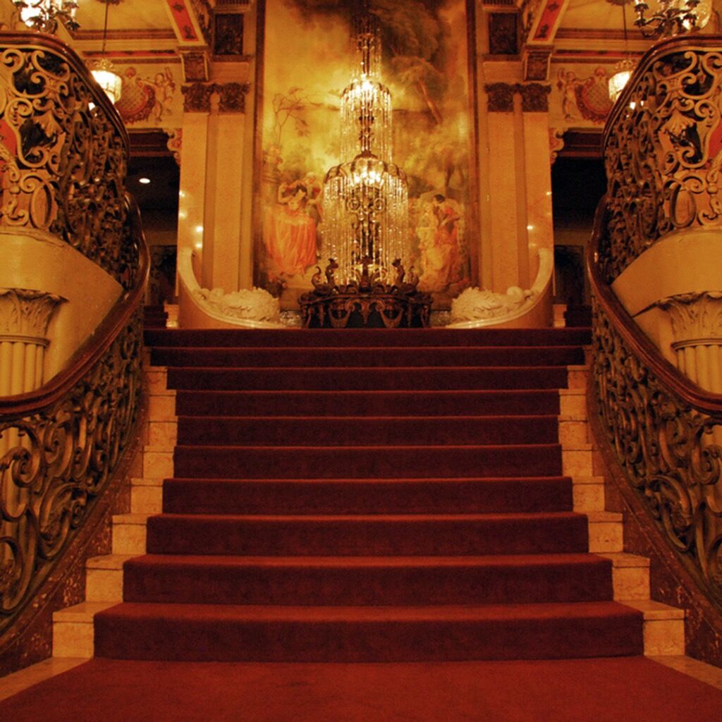 Tour the L.A. Theatre!