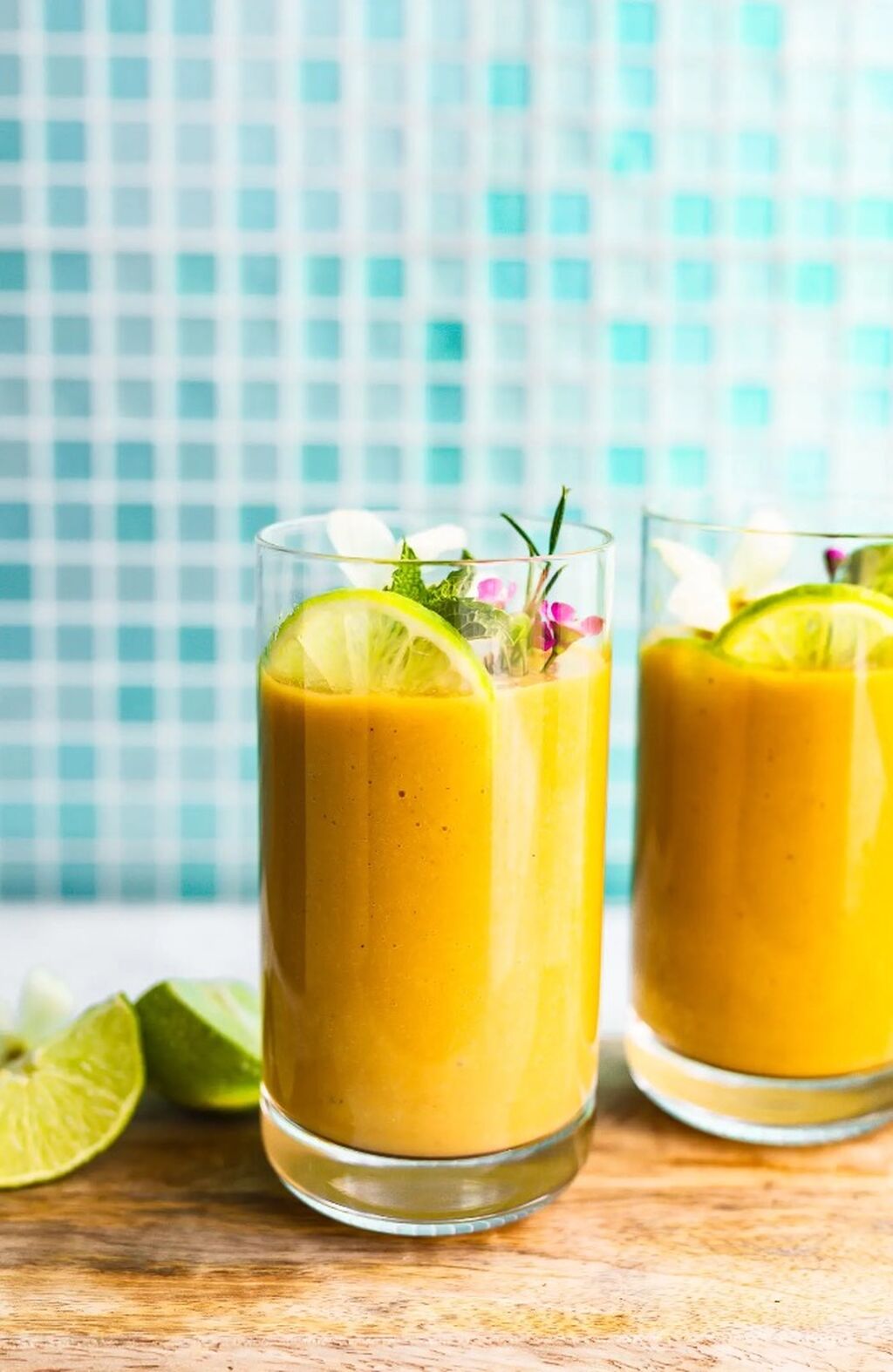 Tropical turmeric smoothie 