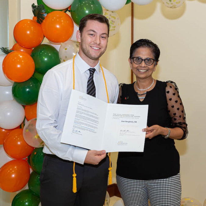 Faculty, Students, Residents Inducted into Gold Humanism and Alpha Omega Alpha Honor Societies