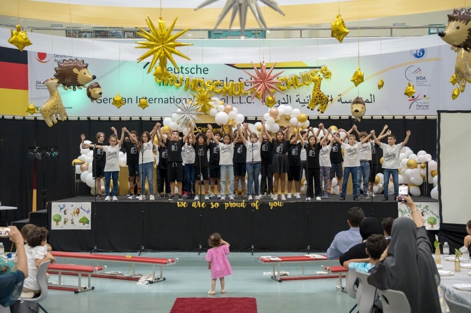 Primary school graduation ceremony of classes 4a and 4b - Photos