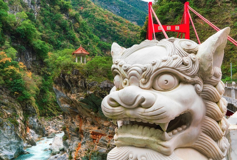 Hualien Wonders: Taroko Gorge, Nine Turns Tunnel & Qingshui Cliffs