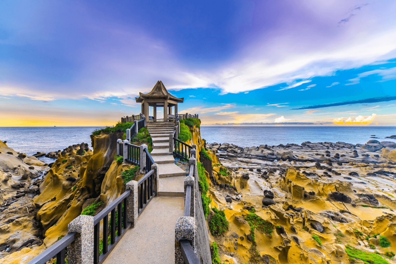 Taipei Coastal Adventure: Heping Island Geopark & Jiufen & Shifen