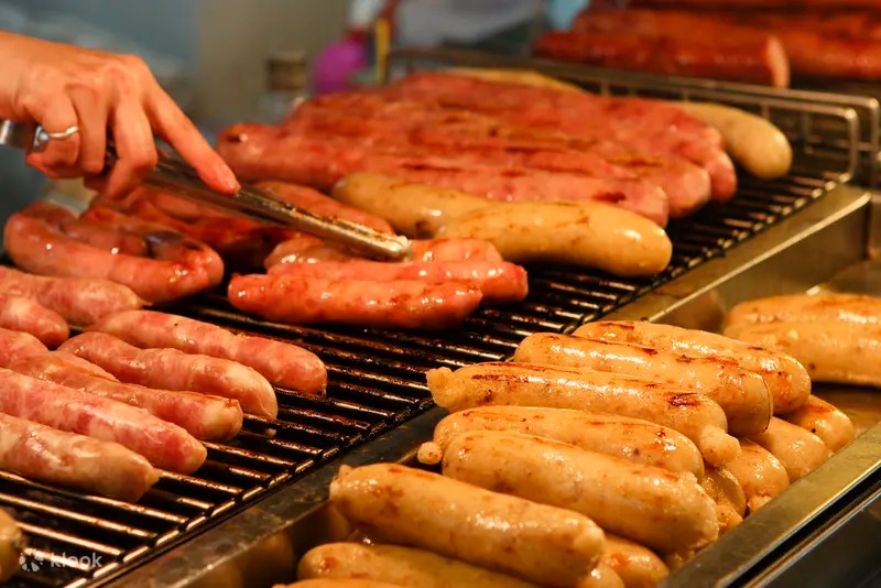 Street Food Walking Tour in Taipei Downtown