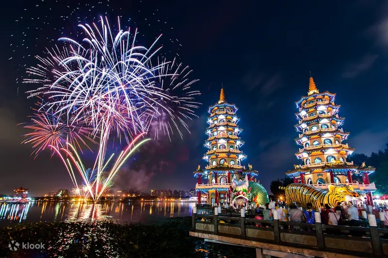 Kaohsiung Essence: Contemporary Art, Temples & Coastal Wonders